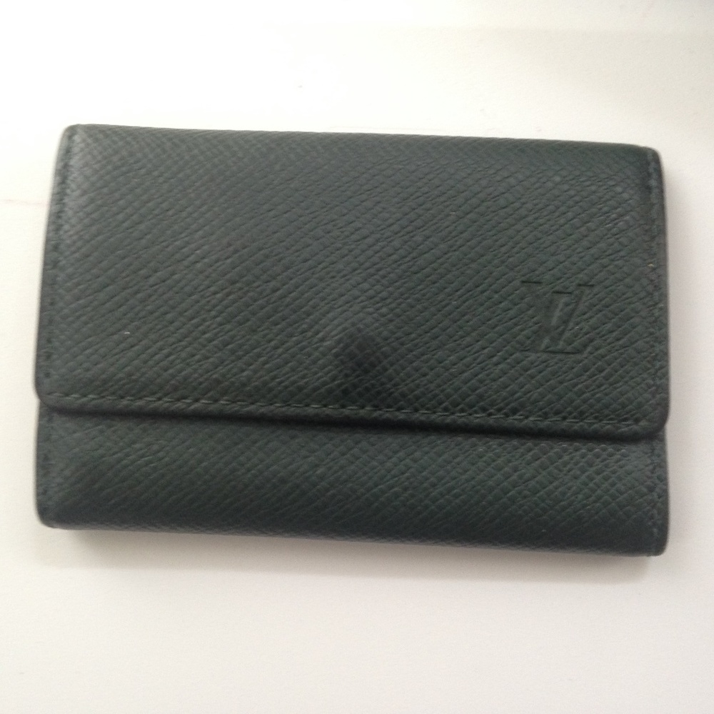 Louis Vuitton Green Taiga Leather 6-Hooks Key Case